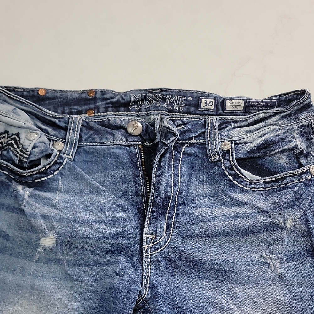 Women's Miss Me Faded Blue Denim Capri Jeans Size 30